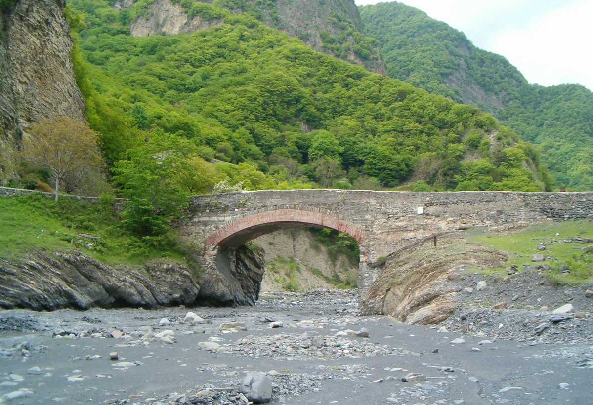 ADSEA Qaxın kəndində beton bəndlər quraşdıracaq
