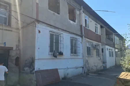 MTK yaşayış olan binanı sökür - VİDEO