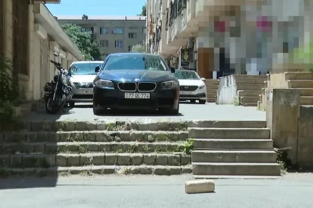 Yasamalda avtomobillər üçün sürpriz pilləkən - VİDEO