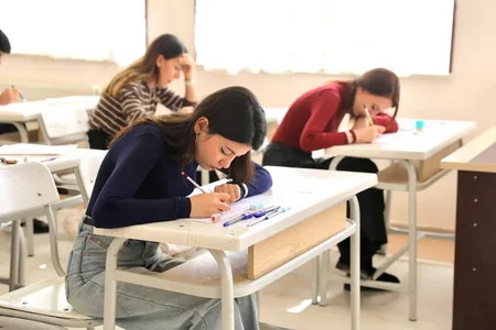 Ali təhsil müəssisələrinə qəbul imtahanı keçirildi