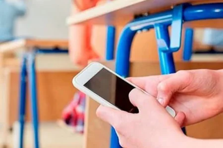 Qəbul imtahanında 11 nəfərdə telefon aşkarlanıb