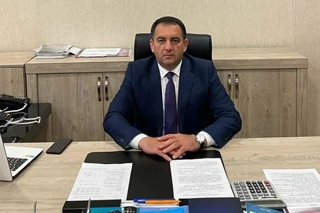 Bələdiyyə sədrini bıçaqlayan ofisiant: Gör səni necə məhv edirəm