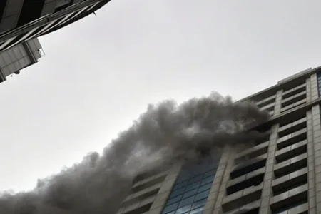 Xırdalanda çoxmərtəbəli yaşayış binası yanıb