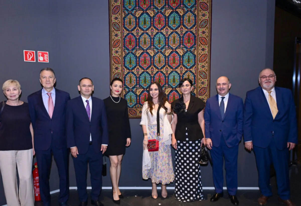 Leyla Əliyeva Budapeştdə Azərbaycan xalçaları – ənənədən müasir incəsənətə sərgisinin təqdimatında - FOTO