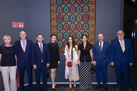 Leyla Əliyeva Budapeştdə Azərbaycan xalçaları – ənənədən müasir incəsənətə sərgisinin təqdimatında - FOTO