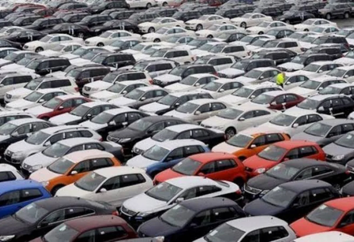 Azərbaycan avtomobil idxalını 35%-ə yaxın azaldıb
