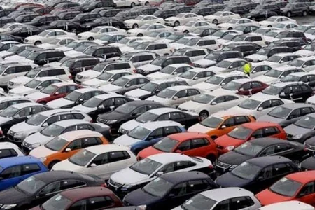 Azərbaycan avtomobil idxalını 35%-ə yaxın azaldıb