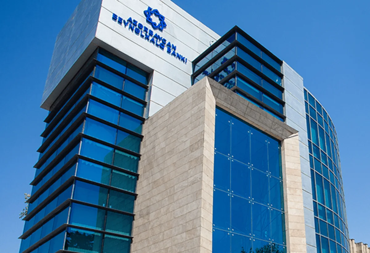 ABB-nin rəhbər şəxsi Bankdakı 54 min manatlıq səhmini satdı