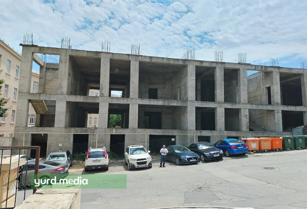 Universitet ərazisində illərdi yarımçıq qalan binanı kim tikir?