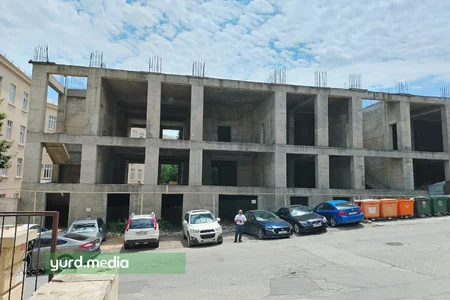 Universitet ərazisində illərdi yarımçıq qalan binanı kim tikir?
