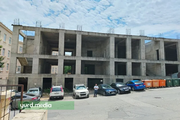Universitet ərazisində illərdi yarımçıq qalan binanı kim tikir?