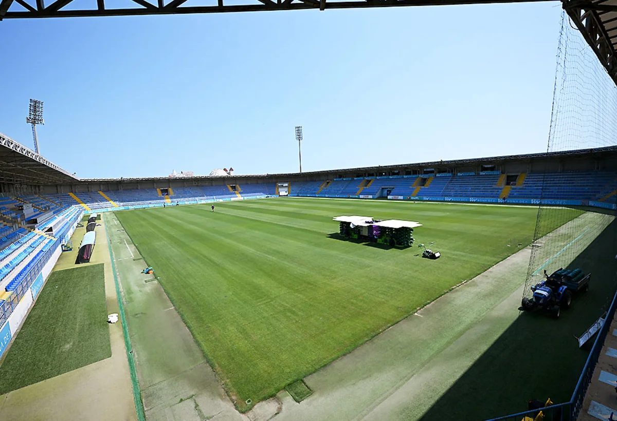 Bakının daha bir stadionunun ot örtüyü təbii olacaq