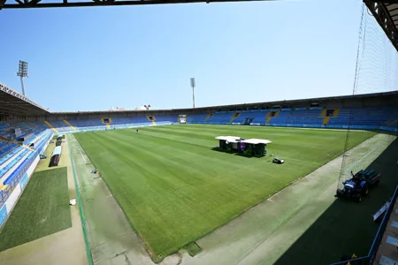 Bakının daha bir stadionunun ot örtüyü təbii olacaq