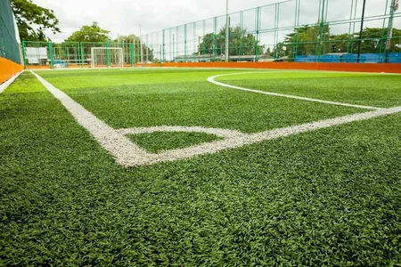 Azəridmanservis bir minifutbol meydançasını 200 min manata təmir edir