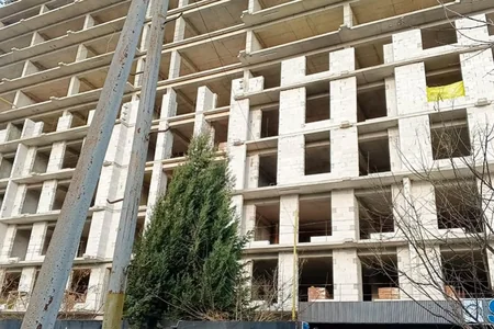 Sumqayıtda Sky Parkın binası küləkdən söküldü -