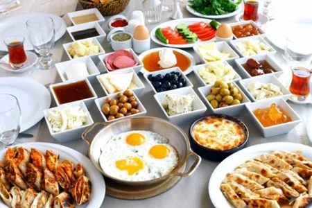 Zehni aydınlıq üçün səhər yeməyi necə olmalıdır – mütəxəssisin tövsiyələri