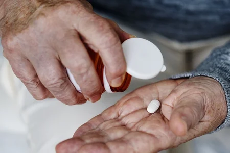 Həkim infarktdan qorunmaq üçün aspirin qəbulunun qaydalarını açıqlayıb