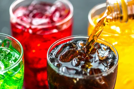 Qazlı içkilərin uşaq orqanizminə zərərli təsirləri – Pediatr xəbərdarlığı
