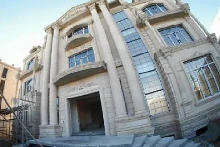 Keçmiş nazirin evini yarım milyon manata alan tapıldı