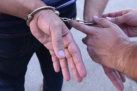 Evdən 10 min manat oğurlayan elə keçirildi