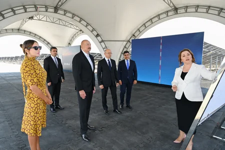 Prezident Naxçıvanda “Şəms 1” və “Qərbi Üfüq” Günəş Elektrik stansiyalarında görülən işlərlə tanış olub