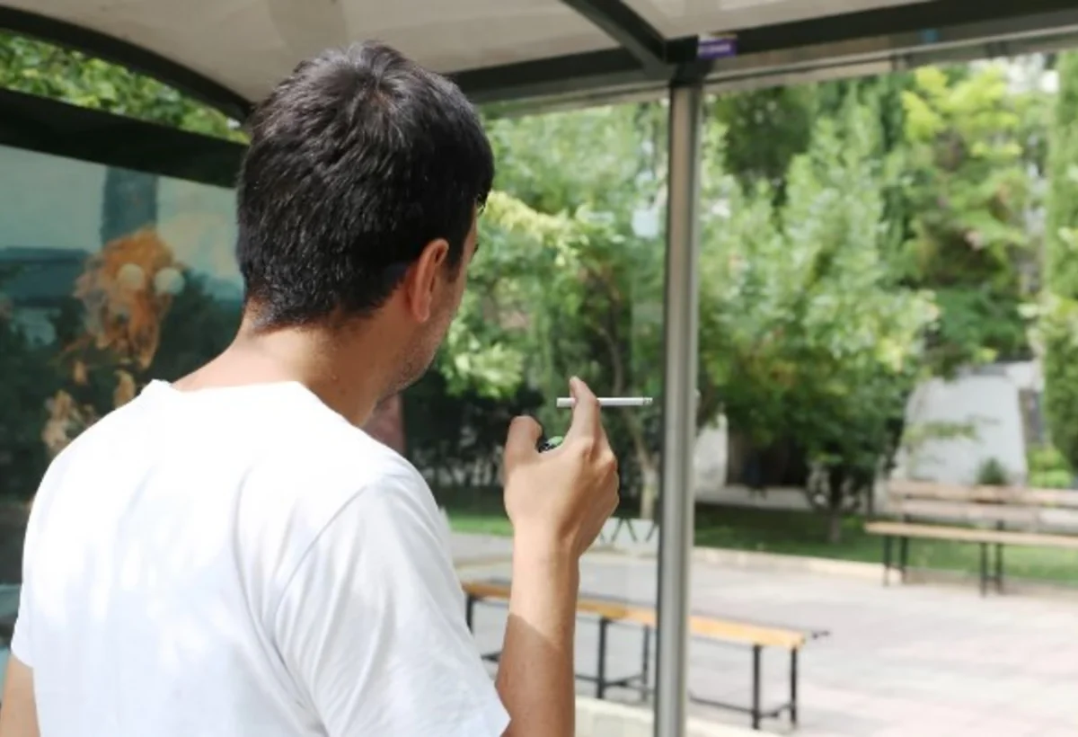 Polis jiletkası geyinib siqaret çəkənlərə qarşı reyd keçirdi