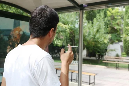 Polis jiletkası geyinib siqaret çəkənlərə qarşı reyd keçirdi