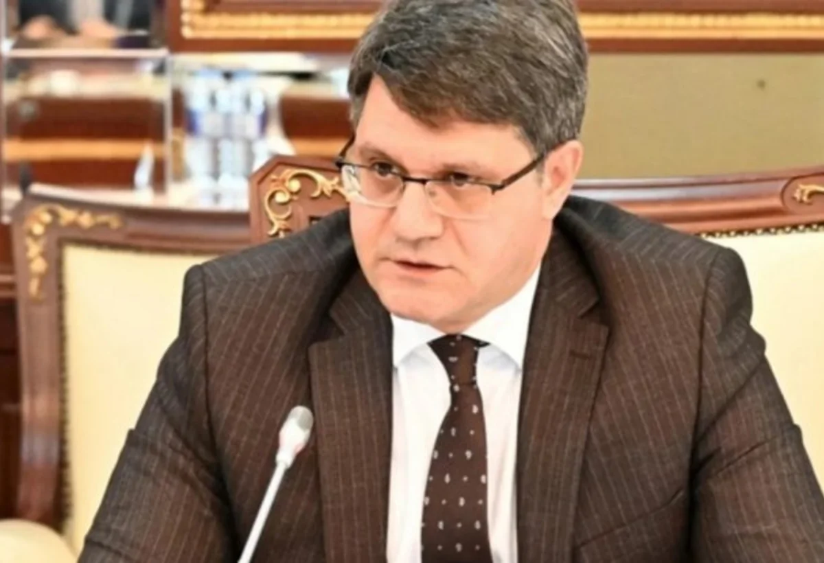 Nazirin müşaviri postunu tərk etdi