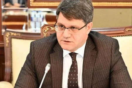 Nazirin müşaviri postunu tərk etdi