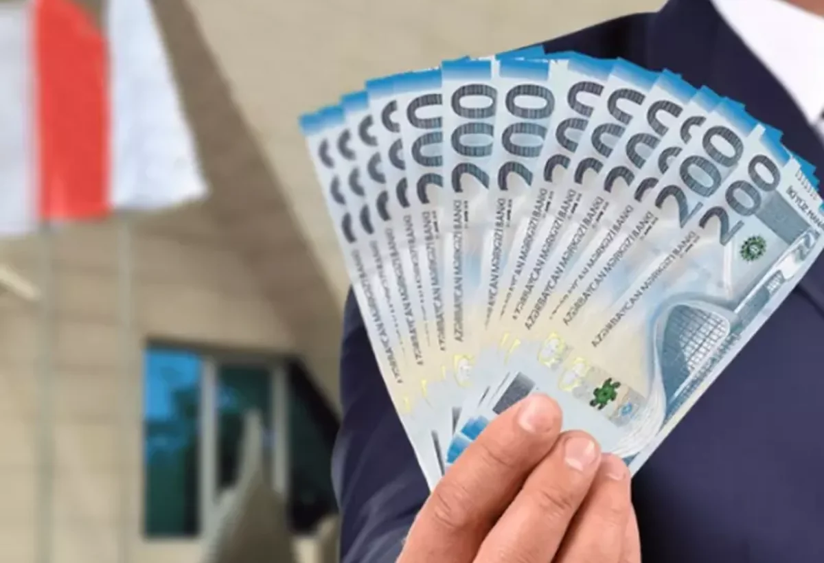 Azərbaycanda maliyyəçilərin orta maaşı 2%-dən çox artıb