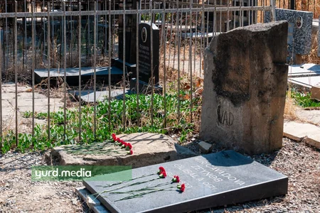 Görkəmli rəssam Cavad Mircavadovun baxımsız məzarının FOTOLARI