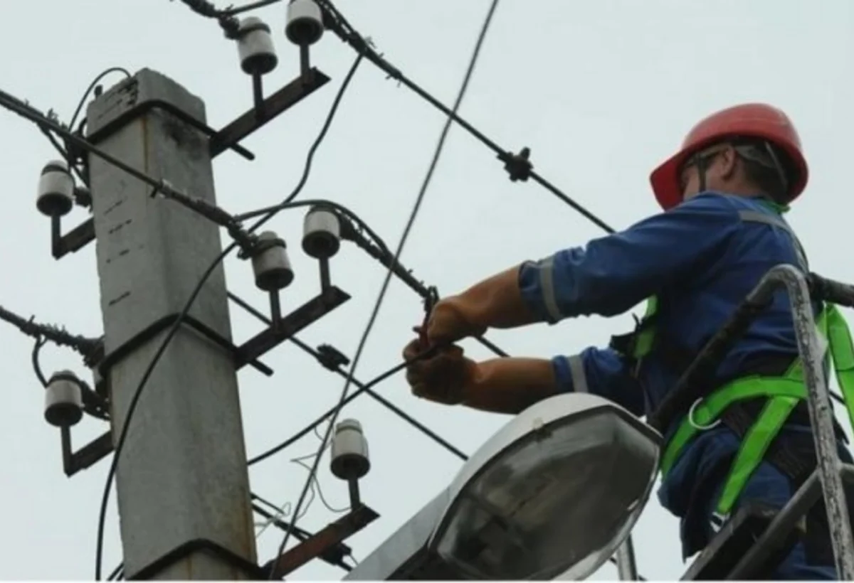 “Azərişıq” Qarabağlı kəndinin elektrik şəbəkəsinin qurulmasına 4,5 milyon manat xərcləyəcək