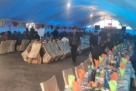 Həyətdə qurulan toy mağarında onlarla qadın zəhərləndi