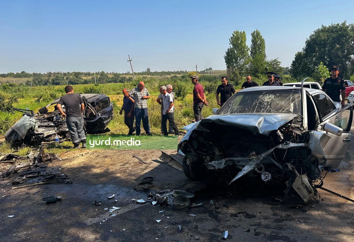 Qazaxda ağır avtomobil qəzası: Ölənlər var - FOTO