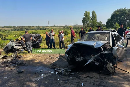 Qazaxda ağır avtomobil qəzası: Ölənlər var - FOTO