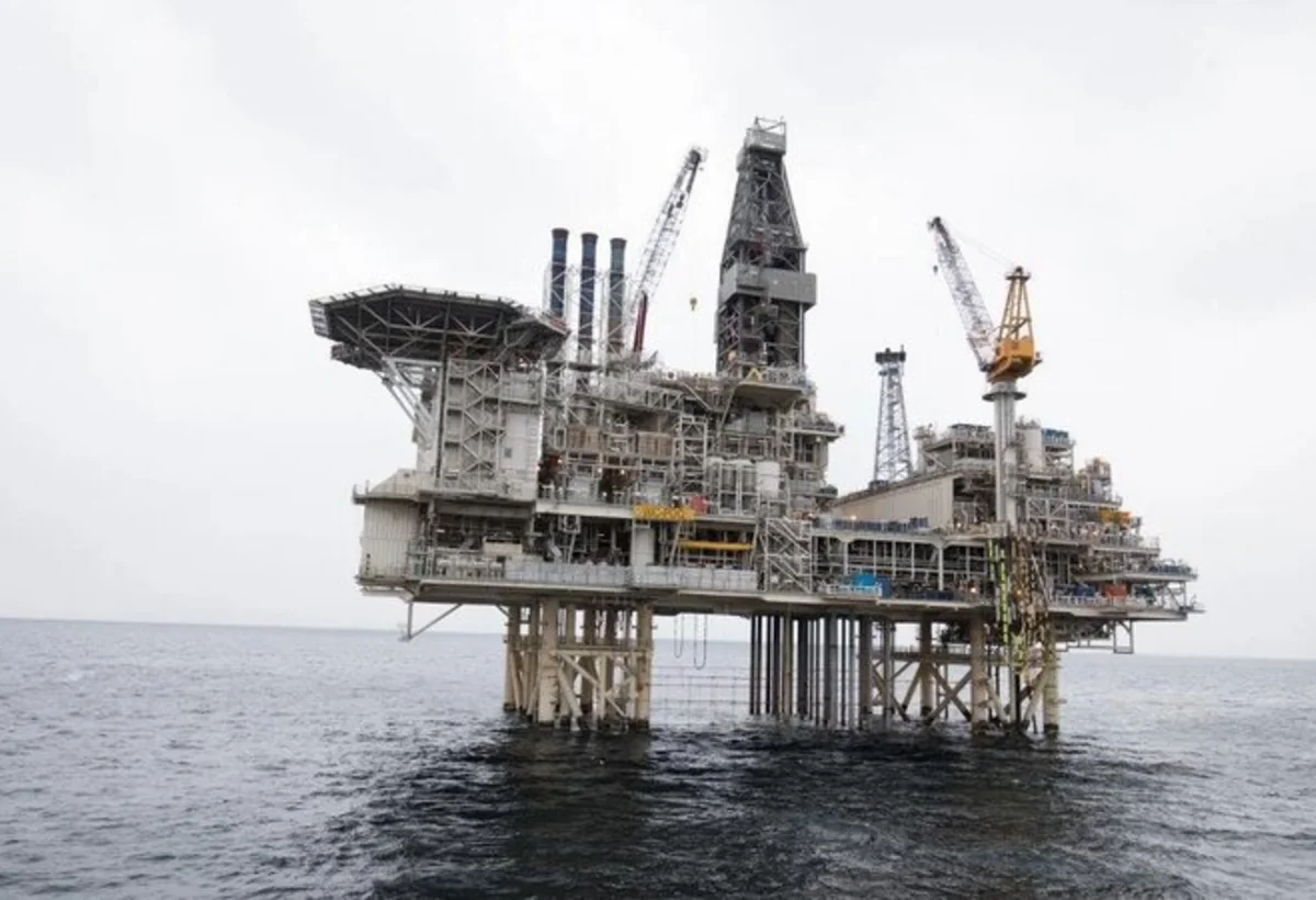 SOCAR AQŞ-nin əməkdaşı platformada ölüb