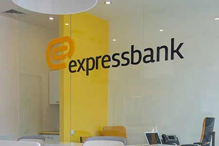 “Expressbank”da kredit paradoksu: Faiz düşdü, komissiya yüksəldi