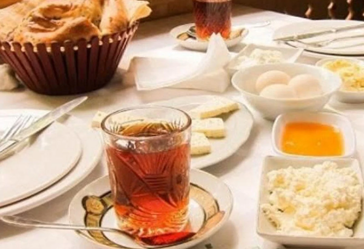 Səhər yeməyini ötürənlərdə infarkt və insult riski arta bilər