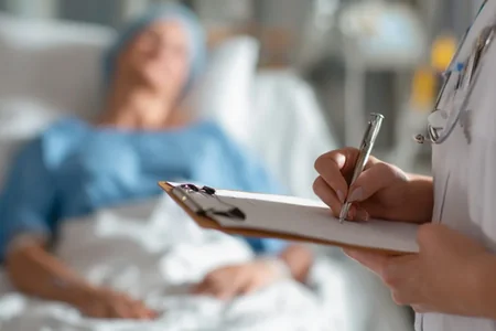 Qadınlarda uşaqlıq və yumurtalıq xərçəngi: risk faktorları və müalicə imkanları