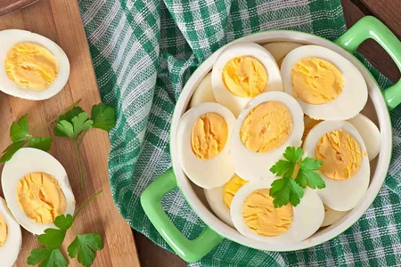 Yüksək xolesterini olan insanlar yumurtanı necə hazırlamalıdır?
