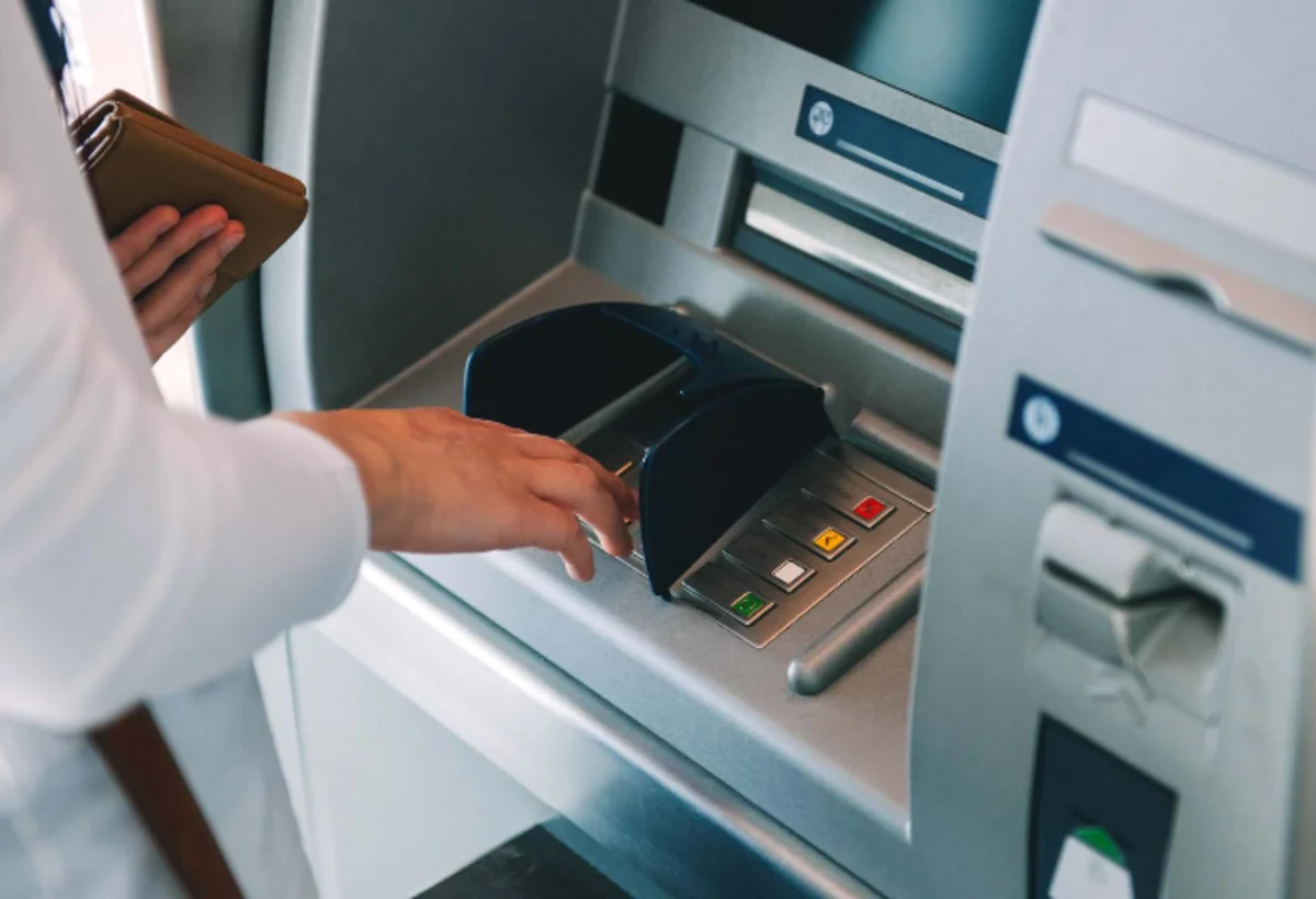 Azərbaycanda bankomatların sayı 4%-dən çox artıb