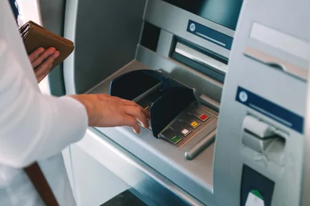Azərbaycanda bankomatların sayı 4%-dən çox artıb