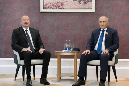 İlham Əliyevlə Nikol Paşinyan arasında görüş keçirilib