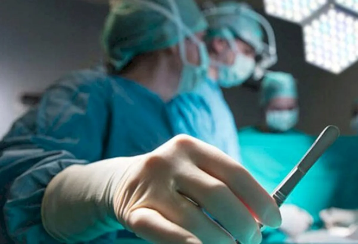 Bu həkim də plastik cərrah kimi qeydiyyata alındı