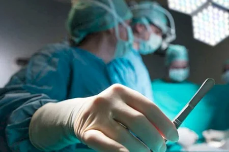 Bu həkim də plastik cərrah kimi qeydiyyata alındı