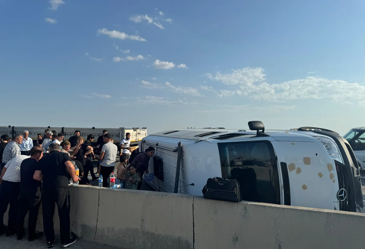 Bakı-Qazax yolunda avtobus aşıb - FOTO