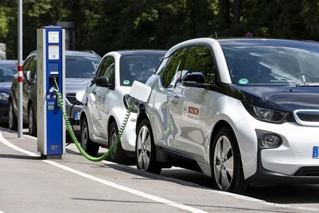 Azərbaycan elektromobil idxalını 55% azaldıb