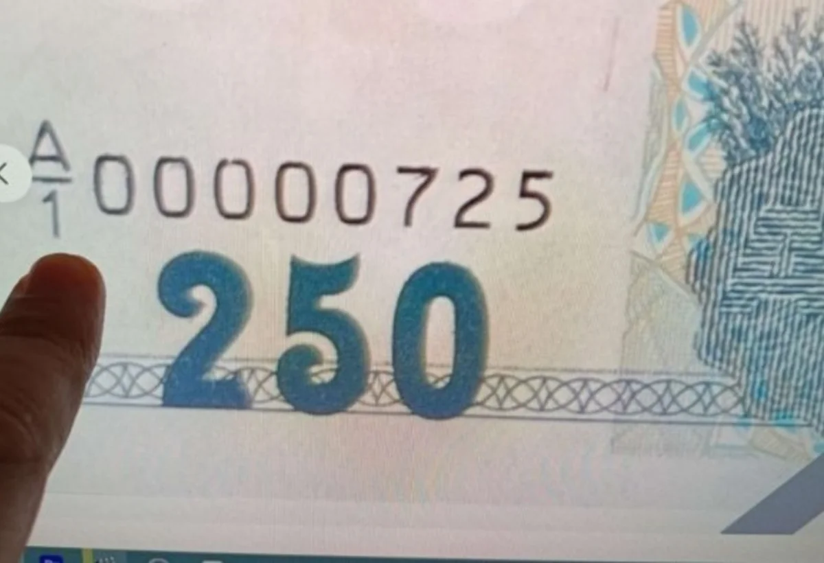 Köhnə 250 manatlıq auksionda 329 manata satıldı