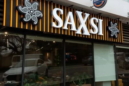 “Saxsı” restoranı ilə bağlı məhməkə qərarı çıxarıldı