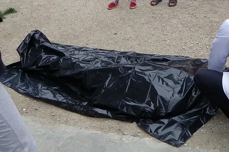 Lənkəranda həyətdə kişi meyiti tapıldı
